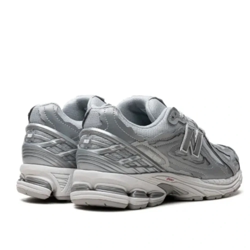 New Balance 1906D “PROTECTION PACK - SILVER
METALLIC" gray sneakers, size 6.5 - Picture 11 of 12